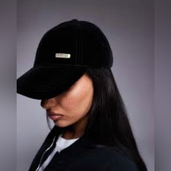 bebe Accessories - bebe Black Velvet Hat